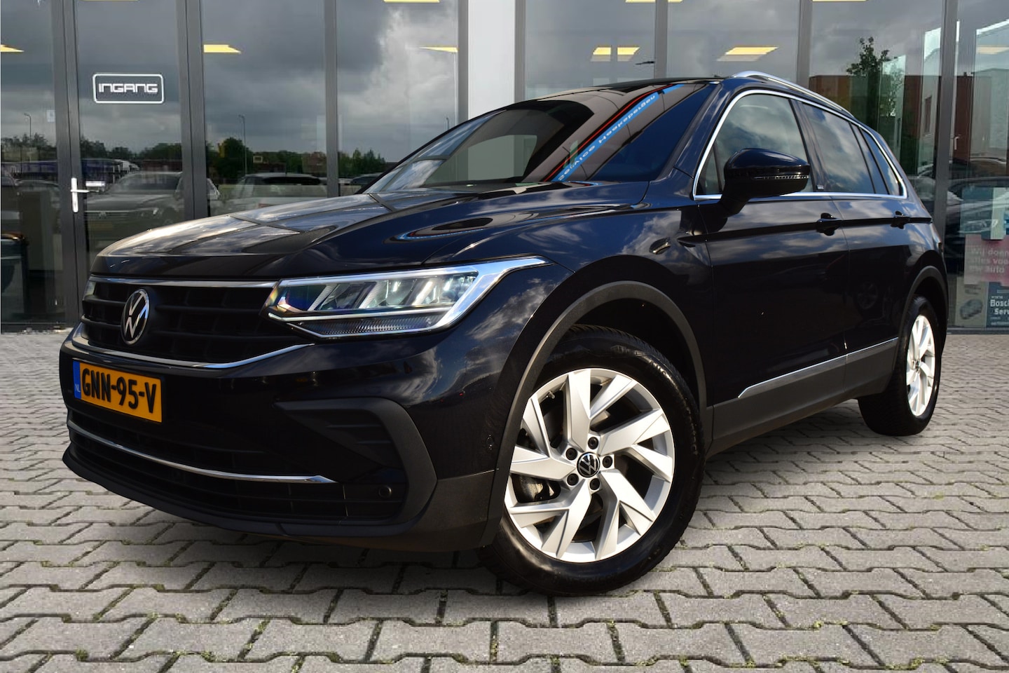 Volkswagen Tiguan - 1.5 TSI Move | ACC | Camera | Trekhaak | Fabrieksgarantie - AutoWereld.nl