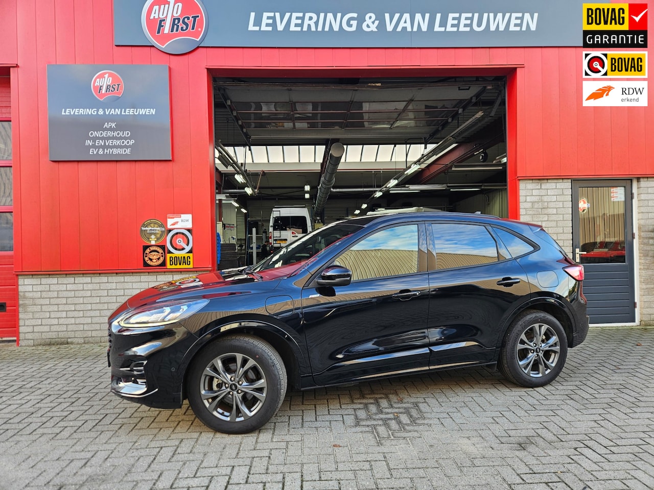 Ford Kuga - 2.5 PHEV ST-Line X Parkeersensoren V+A/ Navigatie/ Cruise control/ Rijklaarprijs! - AutoWereld.nl