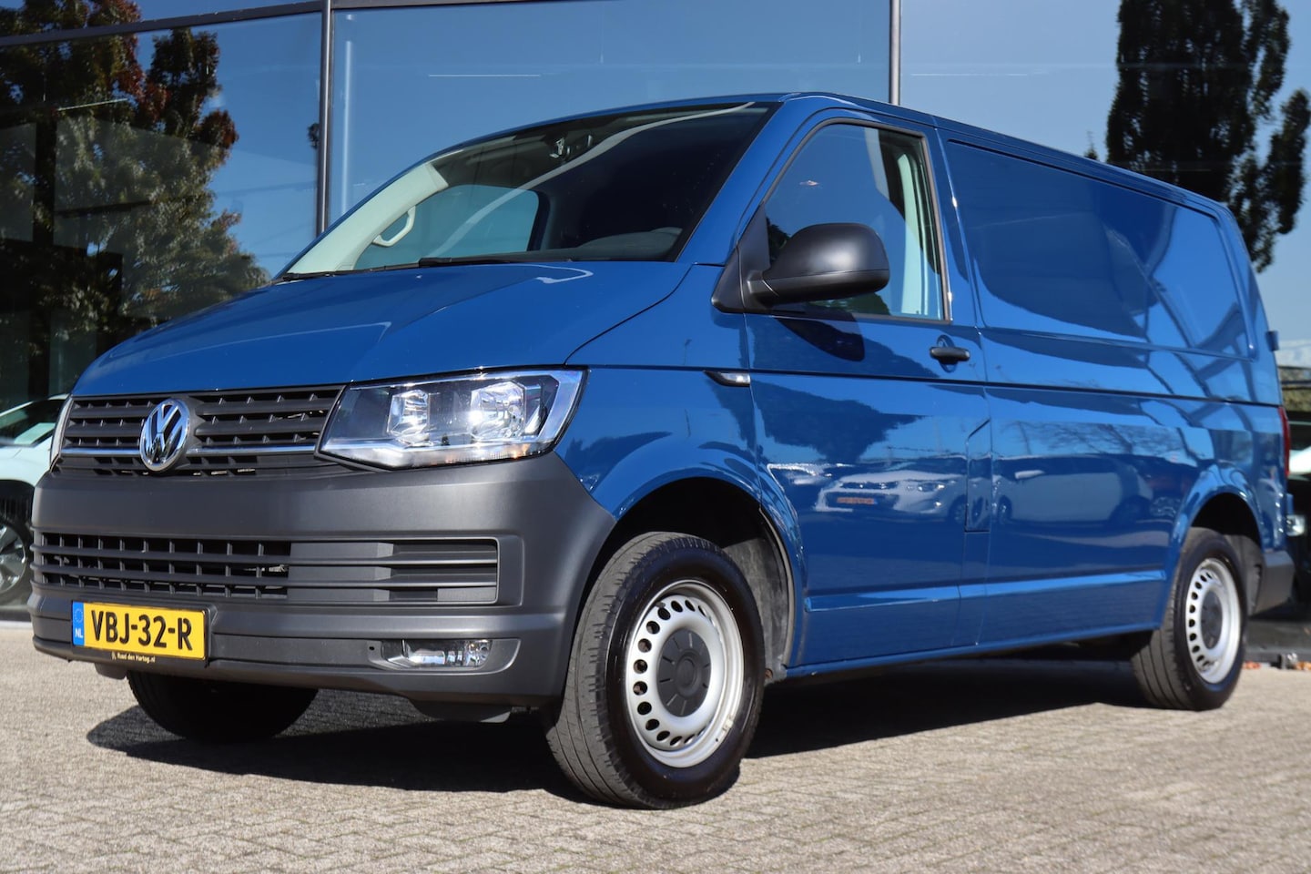 Volkswagen Transporter - 2.0 TDI 150PK | APPLE CARPLAY | NAVI | TREKHAAK | DAB+ - AutoWereld.nl