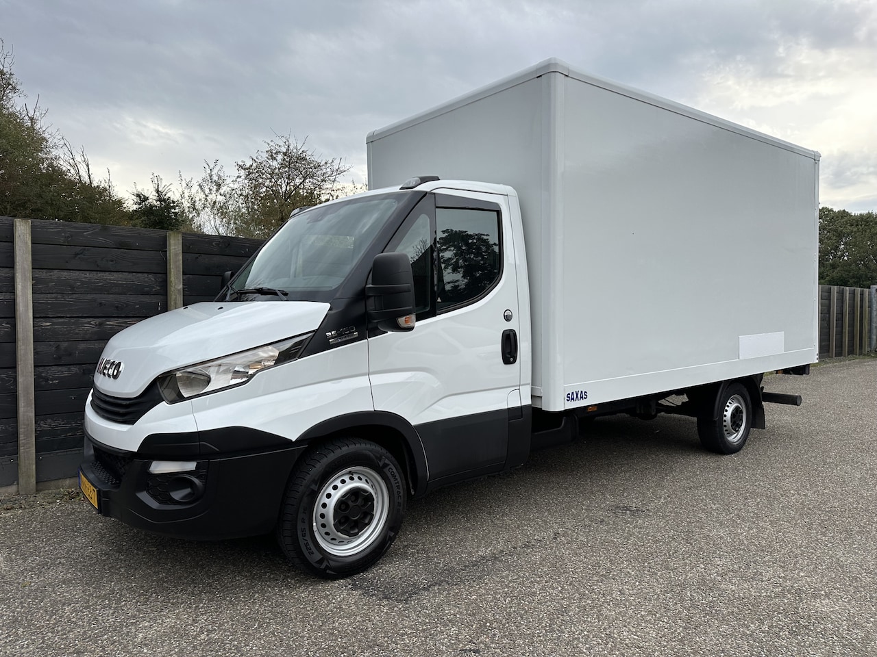 Iveco Daily - 35S16V 2.3 410 H2 bakwagen 155pk meubelbak - AutoWereld.nl