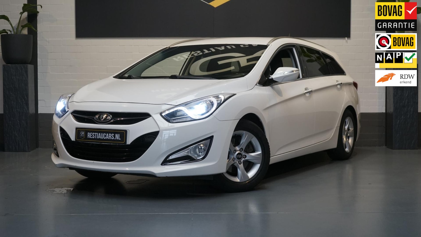 Hyundai i40 Wagon - 2.0 GDI Business Edition-CLIMA-KEYLESS-NAVI-WINTERPAKKET - AutoWereld.nl