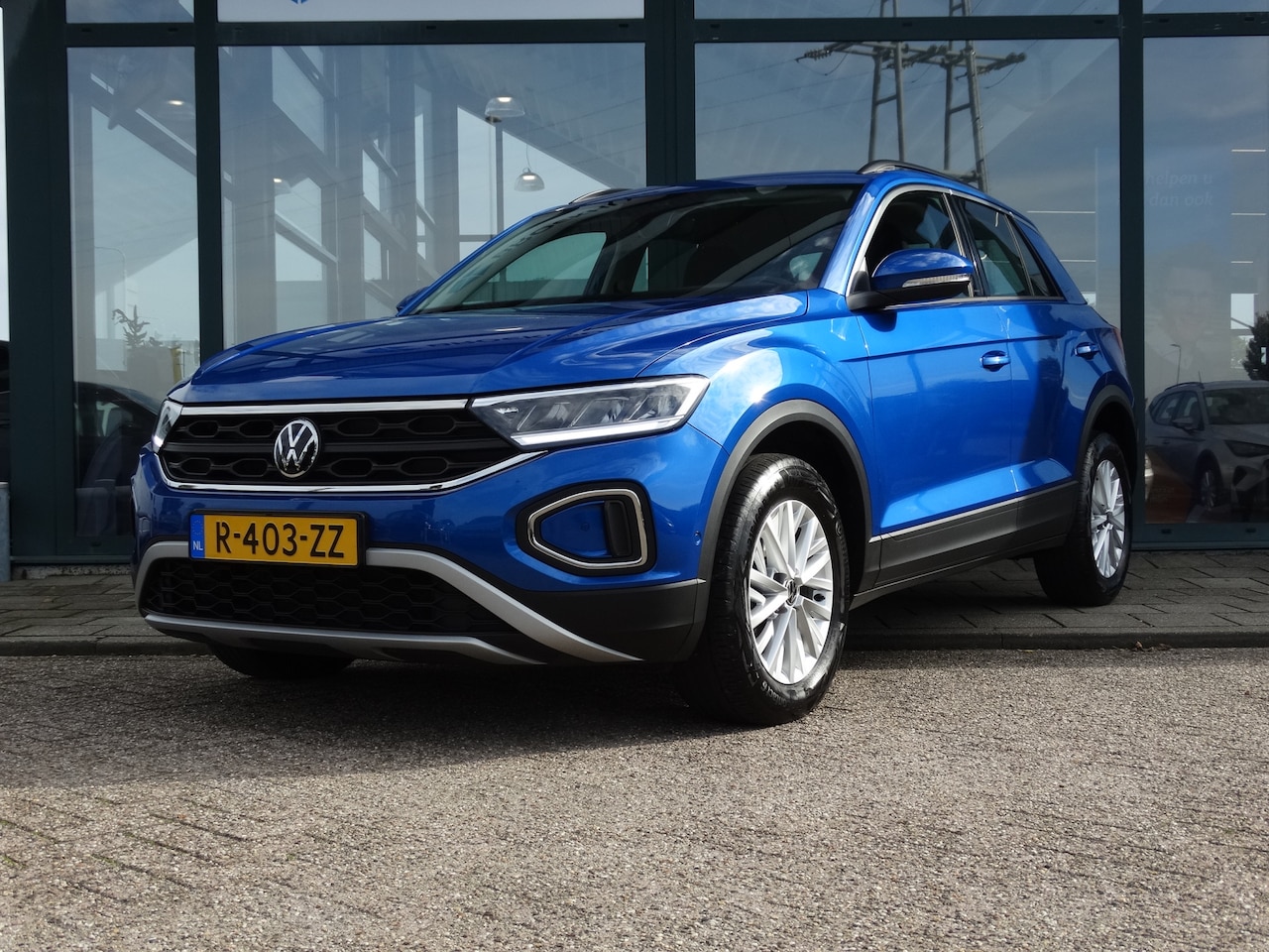 Volkswagen T-Roc - 1.0 TSI 110 PK Life | Parkeersensoren voor + achter | Carplay \ Android auto (Navigatie) | - AutoWereld.nl