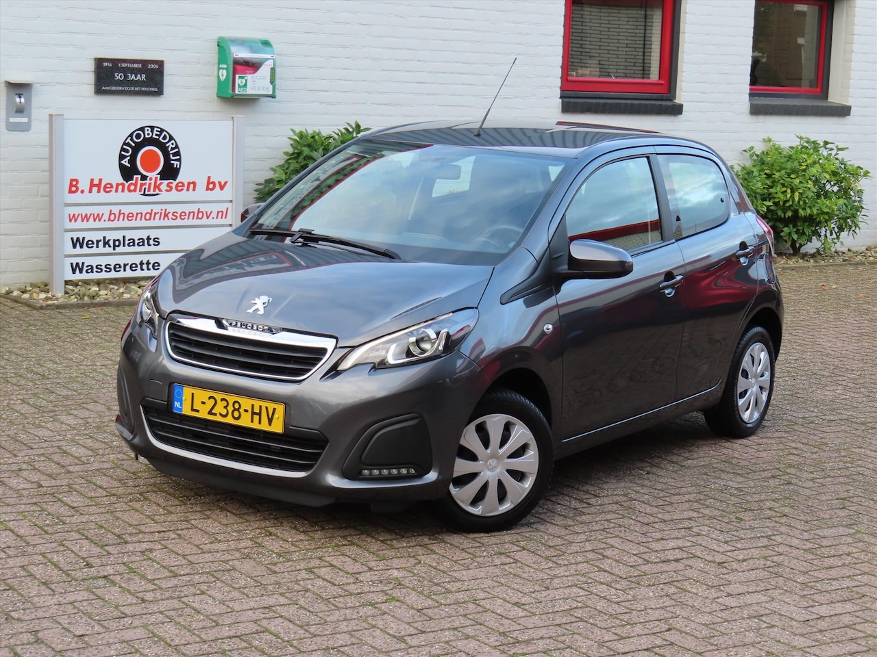 Peugeot 108 - 1.0 e-VTi 72pk 5D Active/ Apple Carplay/ All season banden/ Camera achter/ Bluetooth/ Airc - AutoWereld.nl