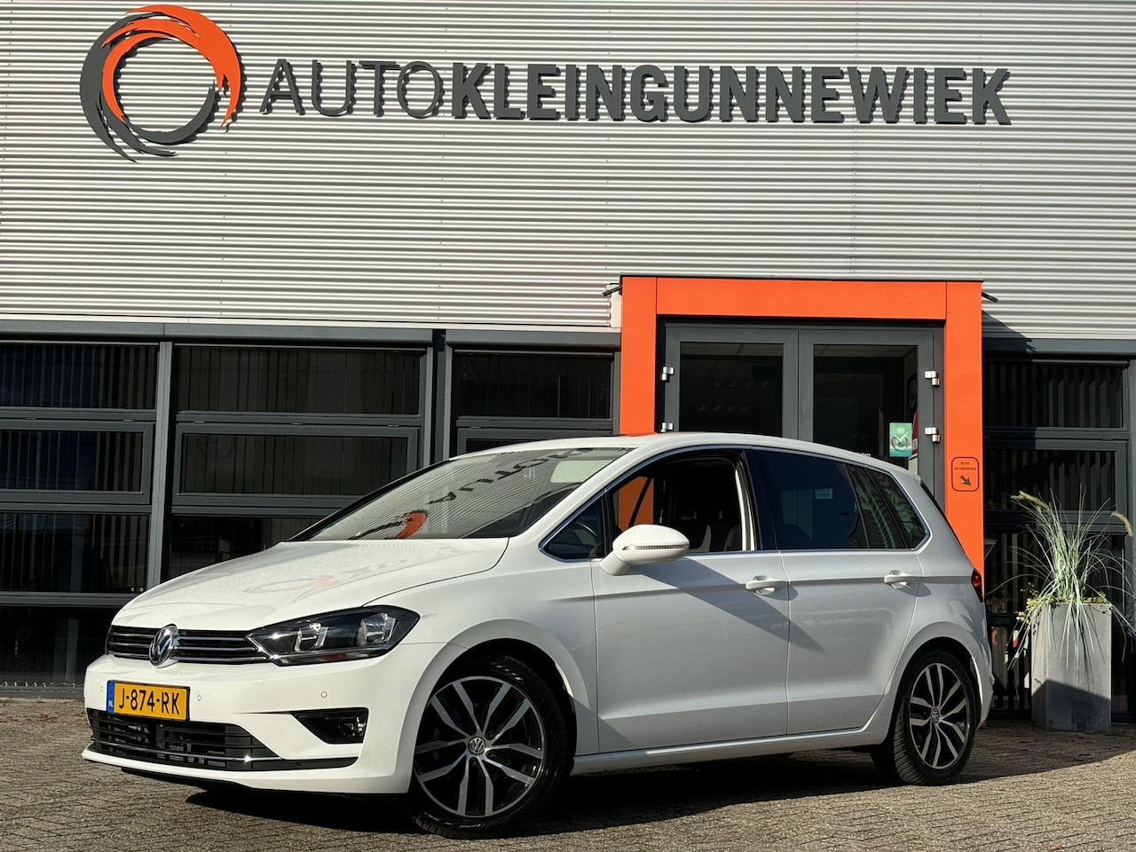 Volkswagen Golf Sportsvan - 1.4 TSI Highline / Trekhaak / Allseason Banden / Schuifkanteldak / Airco / - AutoWereld.nl