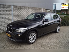 BMW X1 - XDrive28i High Executive Autom 245 PK Navi Xenon Clima Stoelverw Cruise 2x PDC LMV ENZ