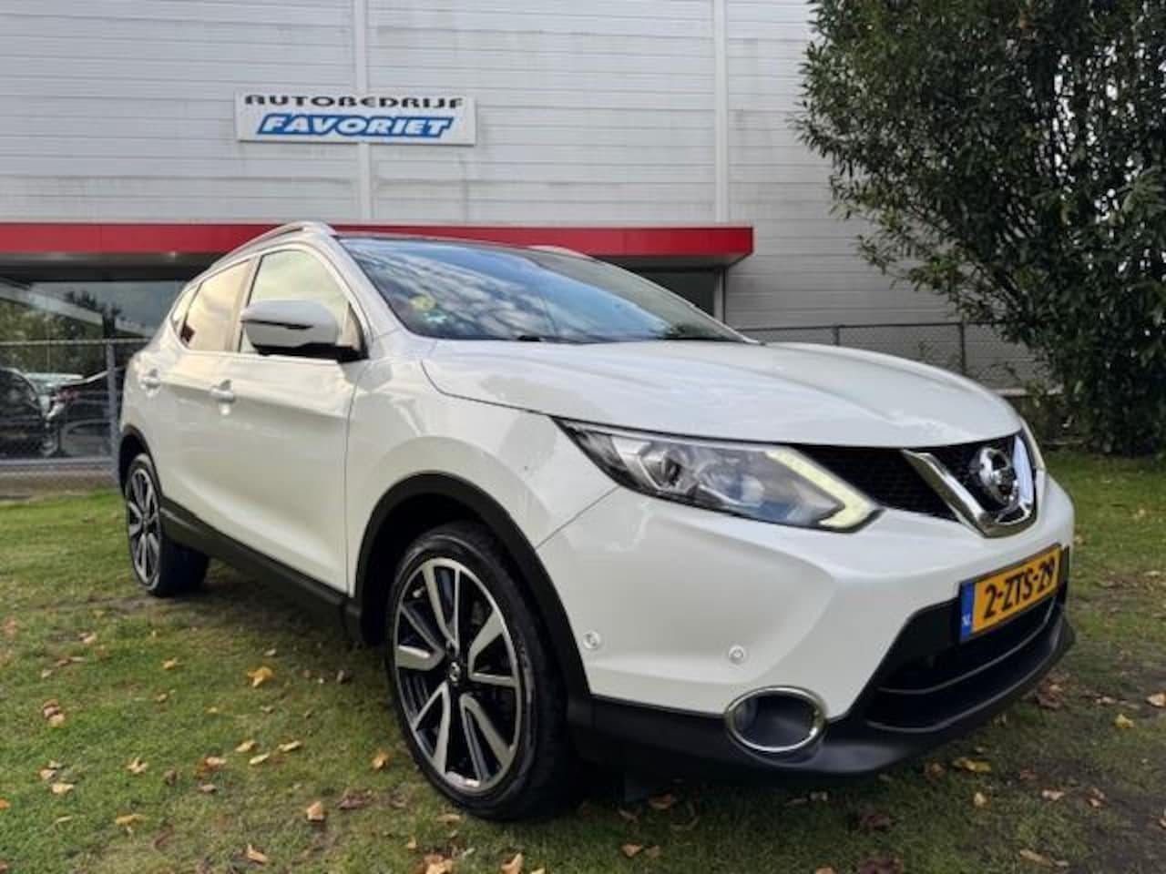 Nissan Qashqai - 1.5DCI TEKNA/LEER/NAV/THAAK/PANO/LEER/PDC/XENON - AutoWereld.nl