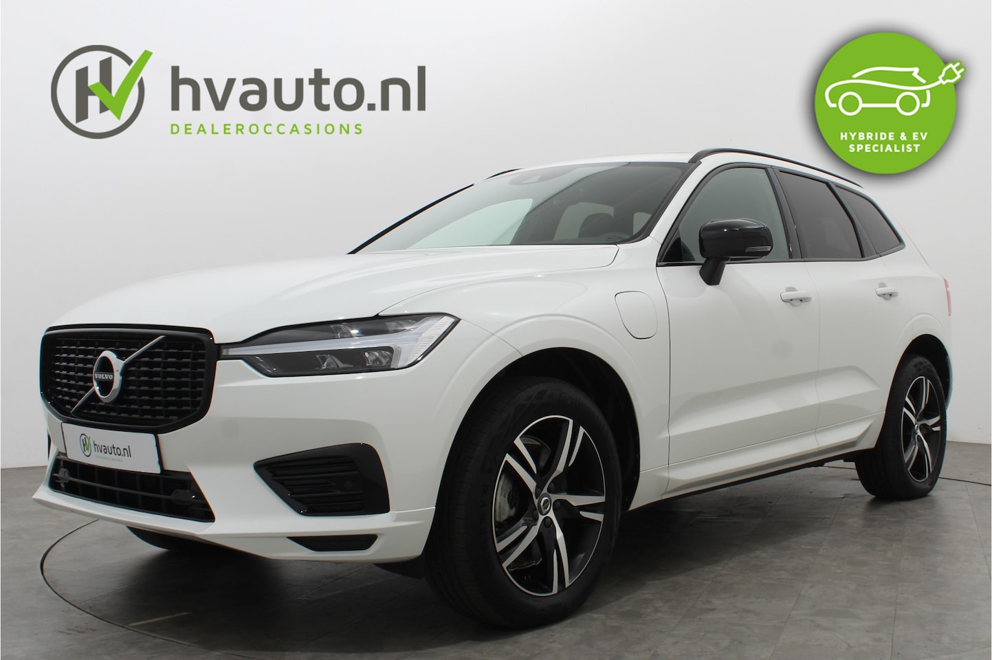 Volvo XC60 - 2.0 RECHARGE 340PK T6 AWD R-DESIGN AUT8 | Panoramadak | Winterpakket | Parkeerpakket - AutoWereld.nl