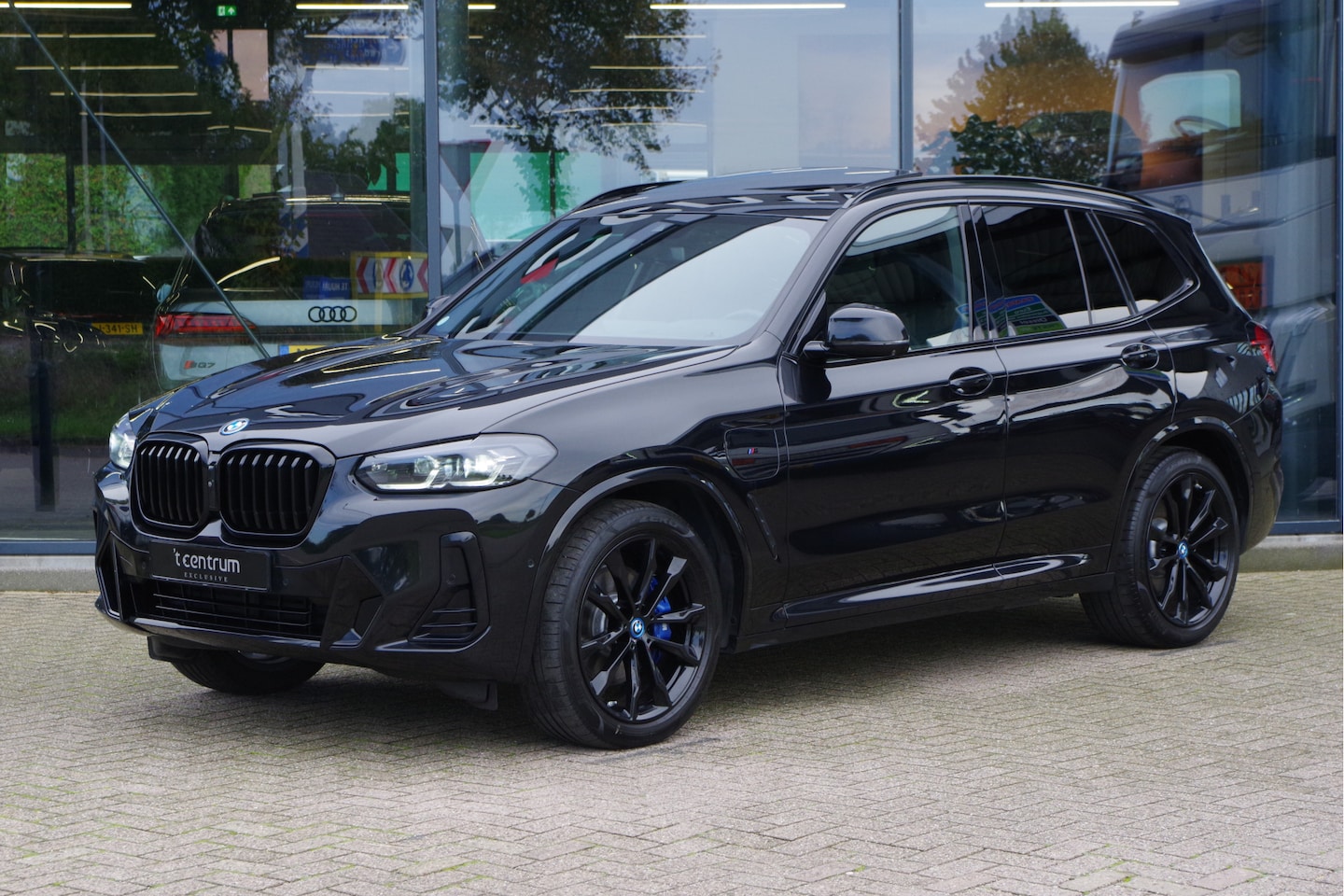 BMW X3 - xDrive30e 293 PK High Executive M-Sport PHEV, Panoramadak, Elek. Trekhaak, Head-Up, 360° C - AutoWereld.nl