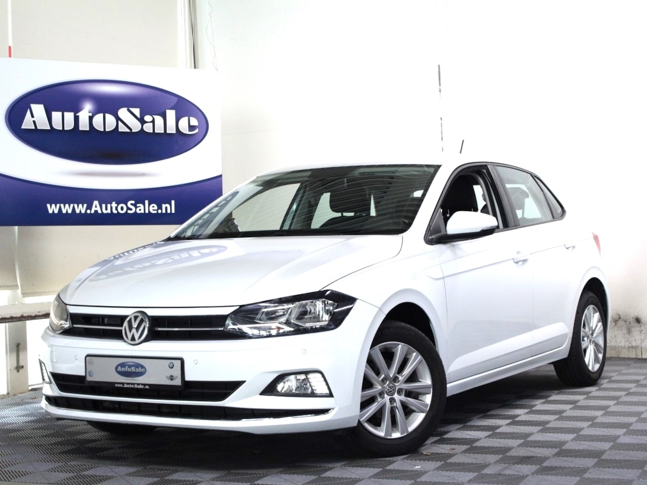 Volkswagen Polo - 1.0 TSI CARPLAY PDC STOELVRW MFSTUUR '18 - AutoWereld.nl