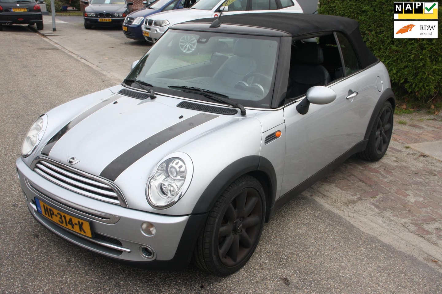 MINI Cabrio - Mini 1.6 Cooper Chili leer,navigatie,Harman Kardon - AutoWereld.nl