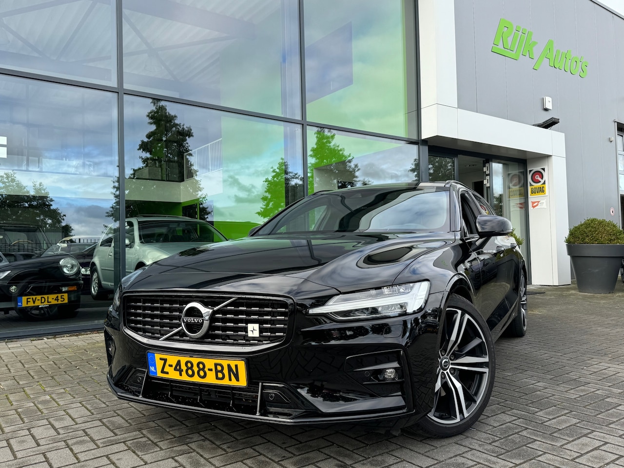 Volvo V60 - 2.0 D2 R-Design * BTW- AUTO * POLESTAR ENGINEERED CAMERA * CARPLAY - AutoWereld.nl