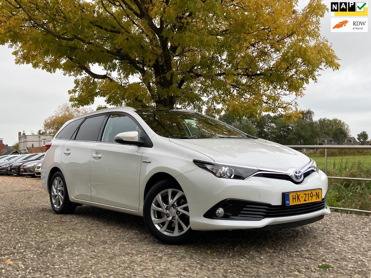 Toyota Auris - 1.8 Hybrid Lease pro | Cruise + Pano dak + Navi + Clima nu € 8.975,-!!! - AutoWereld.nl