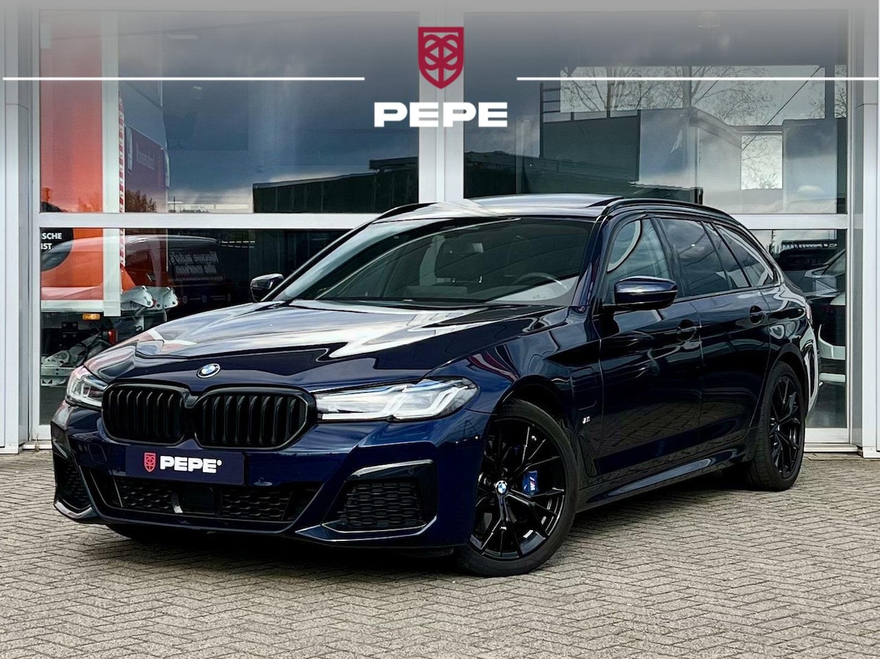 BMW 5-serie Touring - 530e xDrive M-Sport|LASER|H&K|19|PANO - AutoWereld.nl