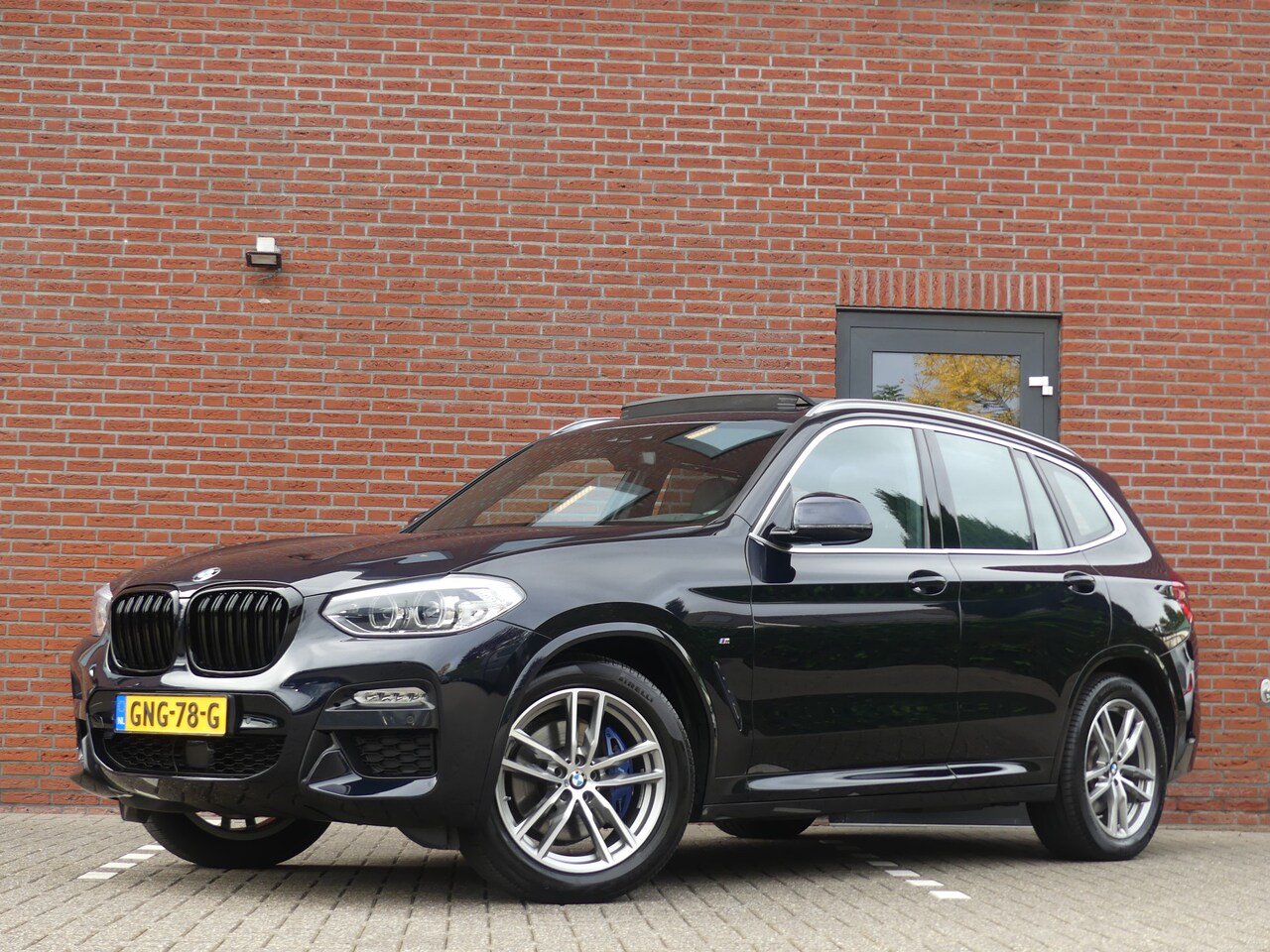 BMW X3 - xDrive30i M-Sport / Panodak / Trekhaak - AutoWereld.nl