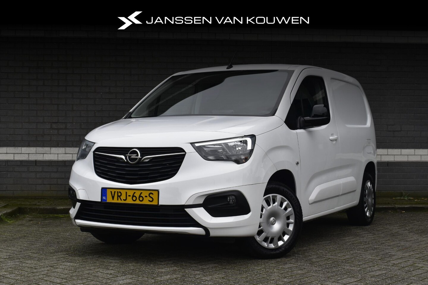 Opel Combo - 1.5D L1H1 Edition / Navigatie / Laadvloer / Carplay / Cruise - AutoWereld.nl