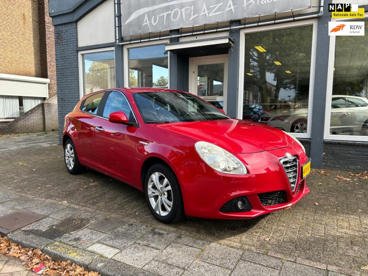 Alfa Romeo Giulietta - 1.4 T / CLIMAT / CRUISE / XENON / PDC - AutoWereld.nl