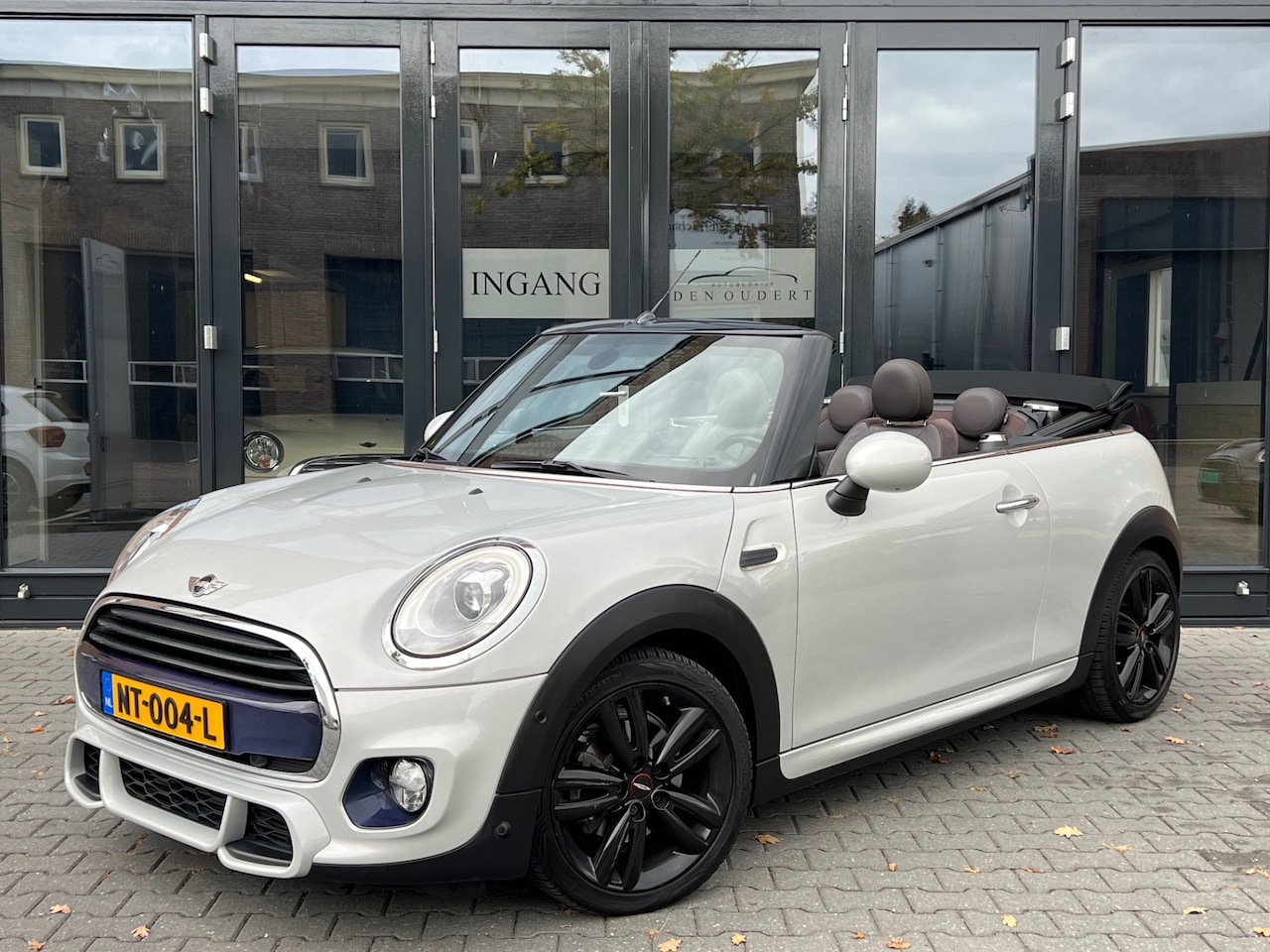 MINI Cabrio - Mini 1.5 Cooper Chili JCW Automaat NAVI / LED / LEER - AutoWereld.nl