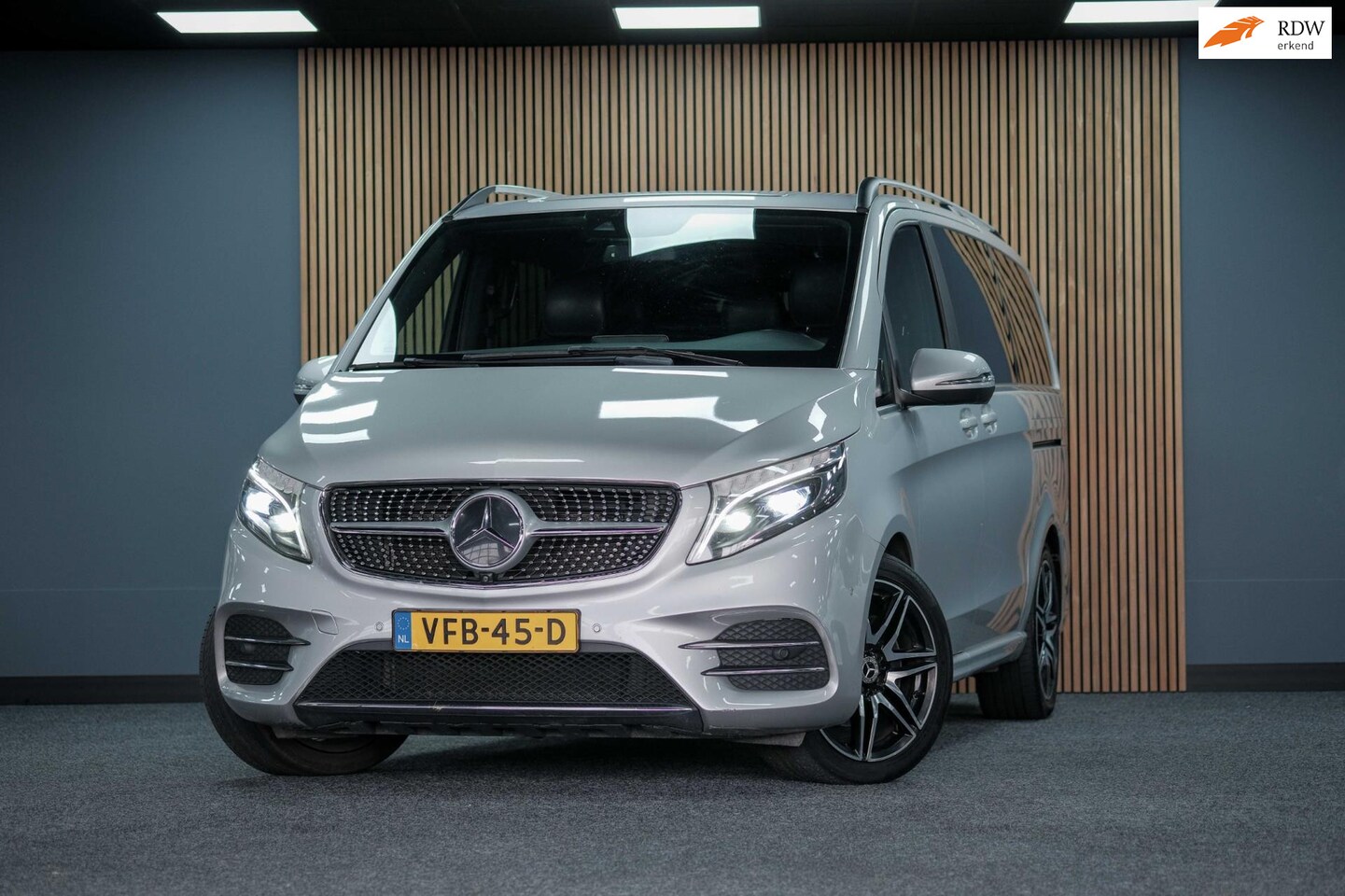 Mercedes-Benz V-klasse - 300d Lang DC Avantgarde Edition 300d Lang DC Avantgarde Edition - AutoWereld.nl