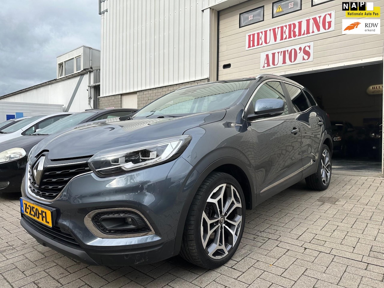 Renault Kadjar - 1.3 TCe BLACK EDITION AUTOMAAT NAVI AIRCO - AutoWereld.nl