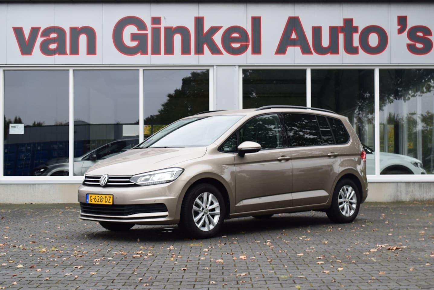 Volkswagen Touran - 1.5 TSI Hi.lBns R 7p | NAVI | PDC | LED | AUTOMAAT - AutoWereld.nl