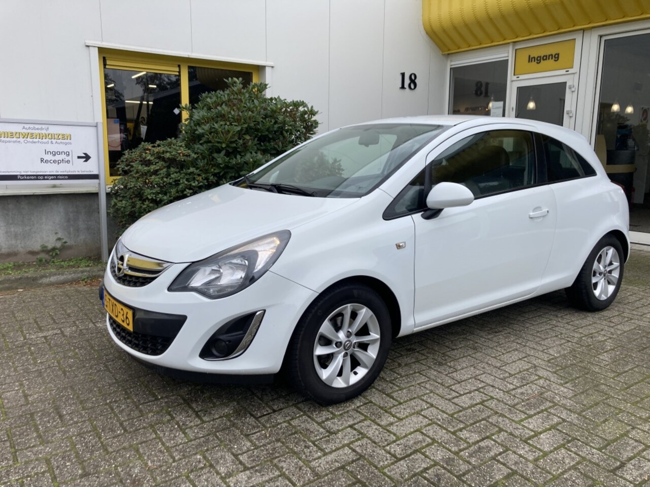 Opel Corsa - 1.2 LPG-G3 Climatecontrol Trekhaak - AutoWereld.nl