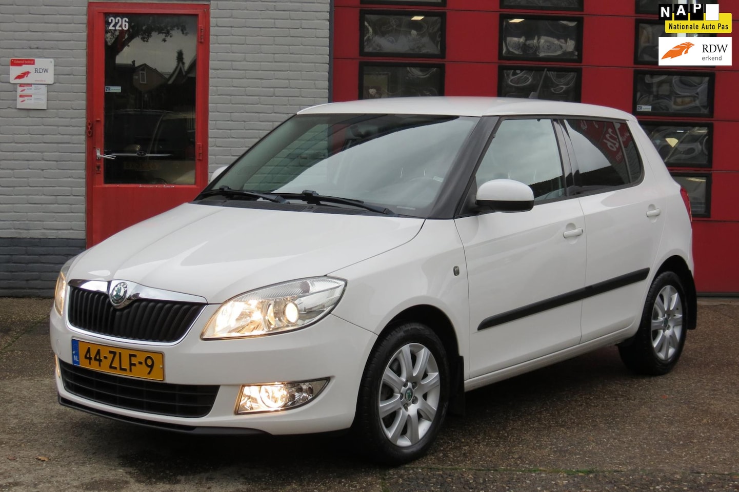 Skoda Fabia - 1.2 TSI Elegance 1.2 TSI Elegance , AUTOMAAT , 70.000 KM - AutoWereld.nl