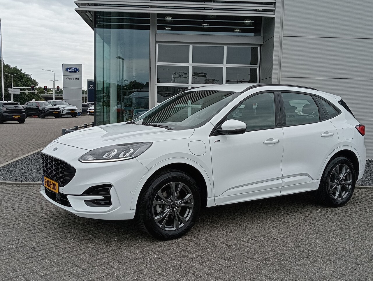 Ford Kuga - 2.5 PHEV e-CVT 225pk ST-Line | Licht metalen velgen | Winter pack | Navigatie | - AutoWereld.nl