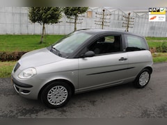 Lancia Y(psilon) - Ypsilon 1.2 Argento met Airco