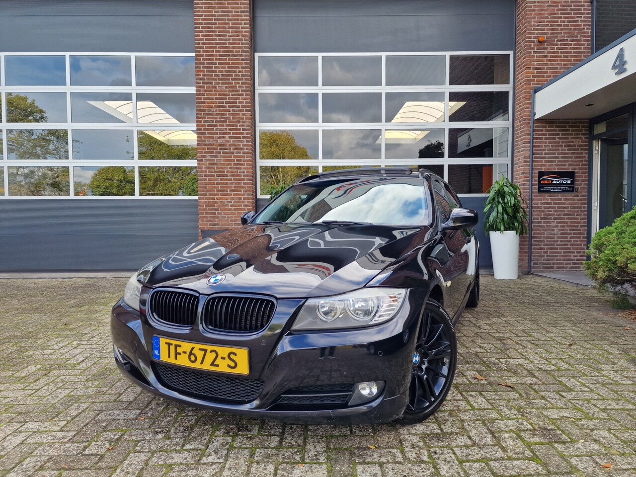 BMW 3-serie Touring - 320i Luxury Line|Panodak|Sensor|Navi|Cruise|Apk|Stoelverwarming - AutoWereld.nl