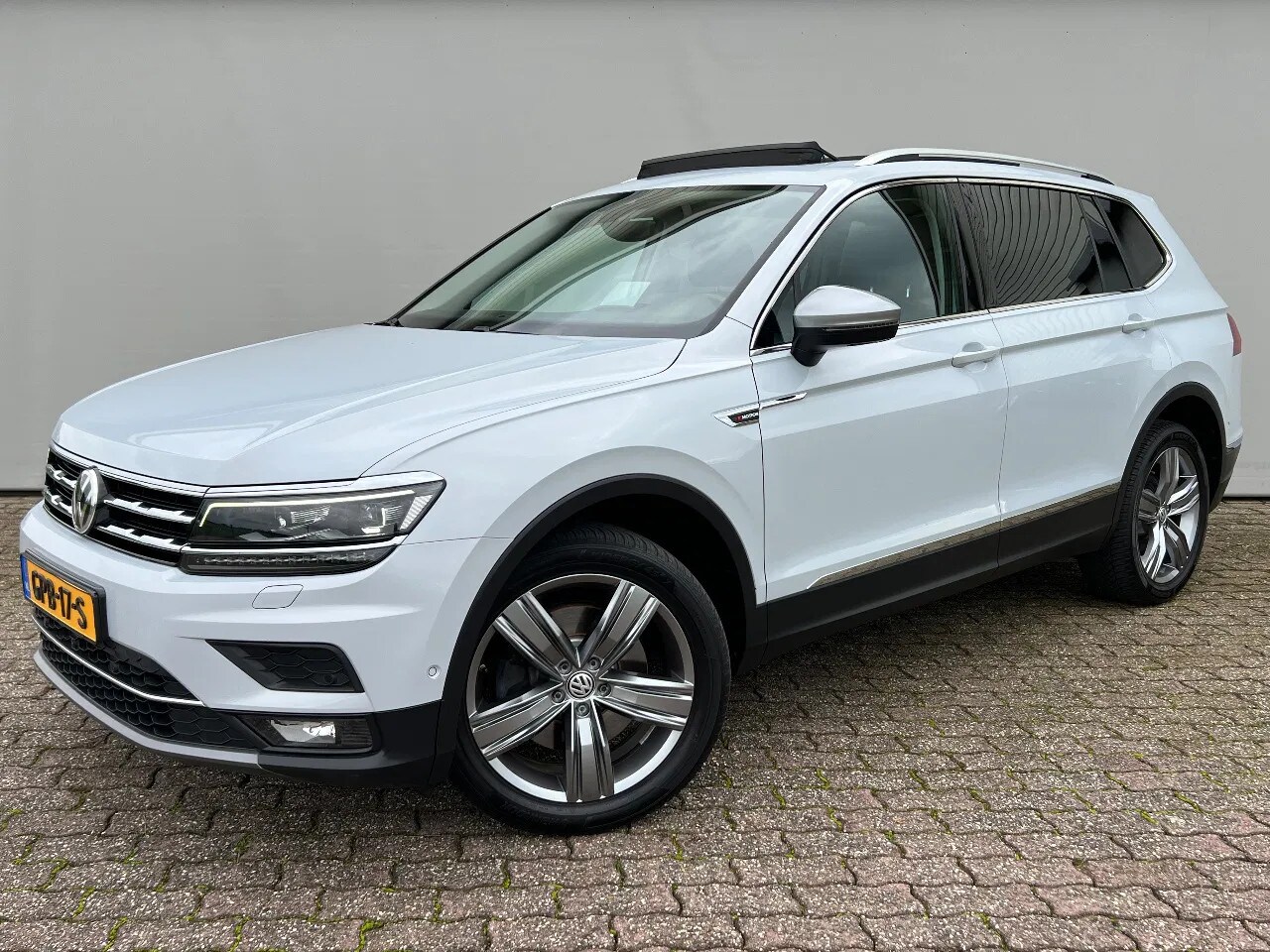 Volkswagen Tiguan Allspace - 7 persoon, Highline, 4Motion DSG, Panoramadak - AutoWereld.nl