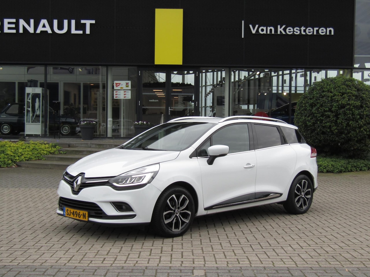 Renault Clio - TCe 90pk Intens / Navigatie / Cruise-Control / Half Leder / Handsfree Card / Compleet deal - AutoWereld.nl