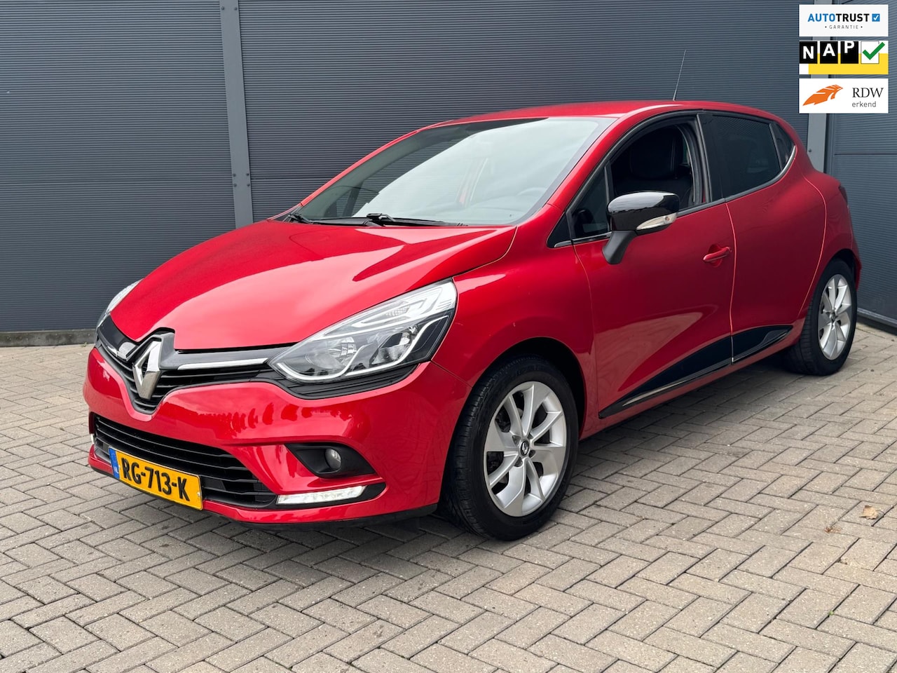 Renault Clio - 0.9 TCe Limited / Facelift / Trekhaak / Nap - AutoWereld.nl