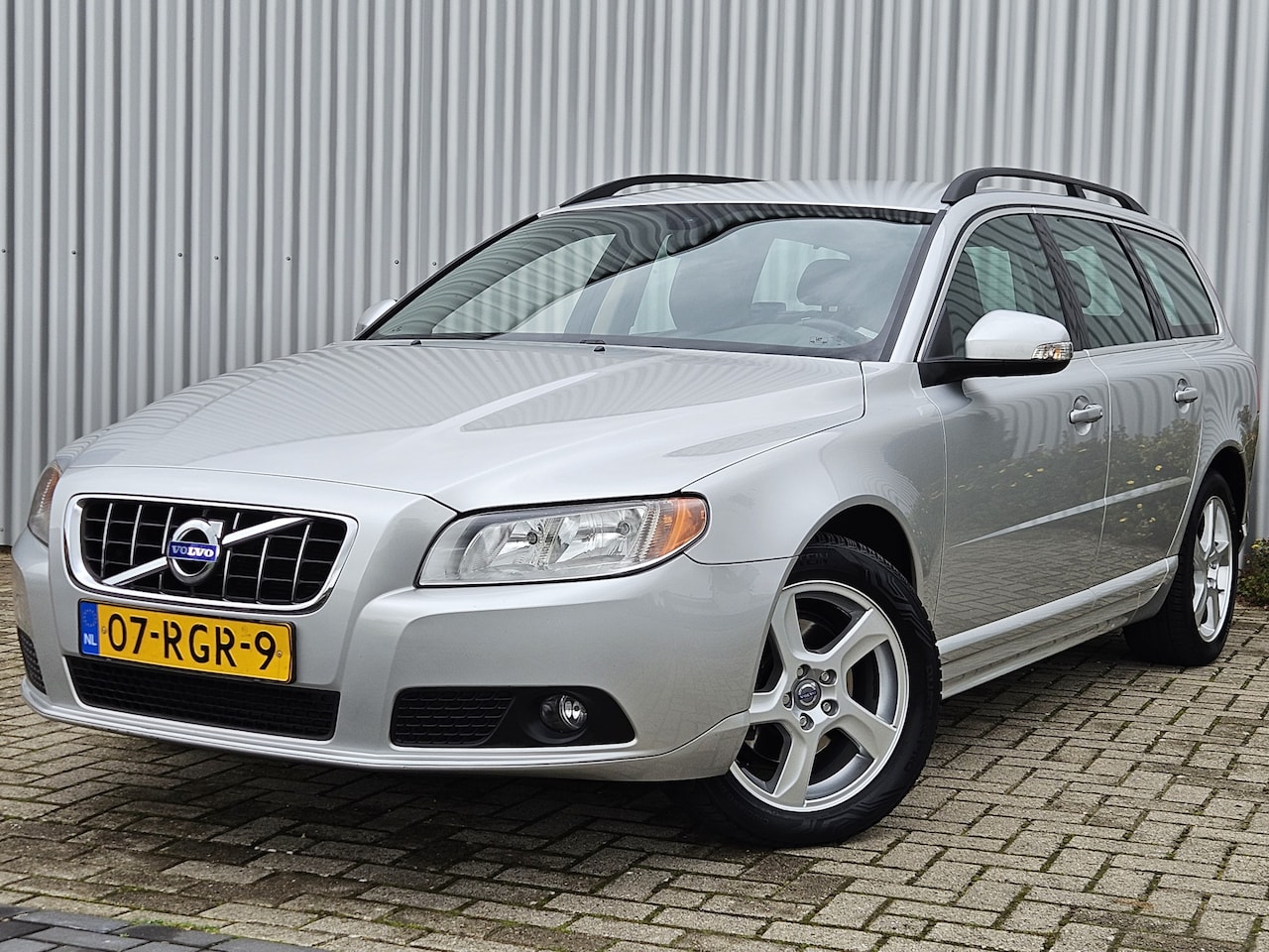 Volvo V70 - 1.6 T4 /Automaat/Dealer Onderhouden/Leer/PDC! - AutoWereld.nl