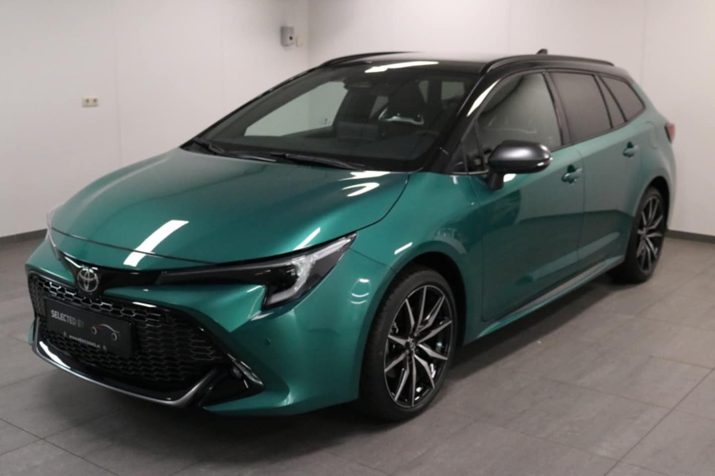 Toyota Corolla Touring Sports - 2.0 H.P. Hybrid Gr Sport Plus | Snel leverbaar - AutoWereld.nl