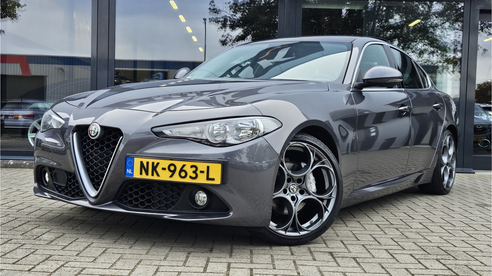 Alfa Romeo Giulia - 2.0T Super + PANO DAK + VOLLEER + 19inch + NAVIGATIE - AutoWereld.nl