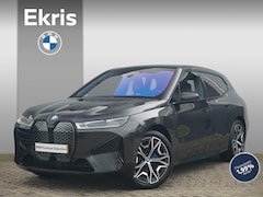 BMW iX - xDrive40 Sportpakket 22'' / Panoramadak / Harman Kardon / Trekhaak