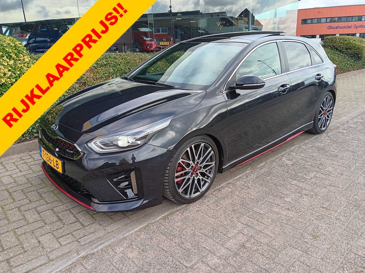 Kia Cee'd - Ceed GT 1.6T-GDi 204PK AUTOMAAT | Clima | Panoramadak | 18" LMV | Leer/Alcantara - AutoWereld.nl