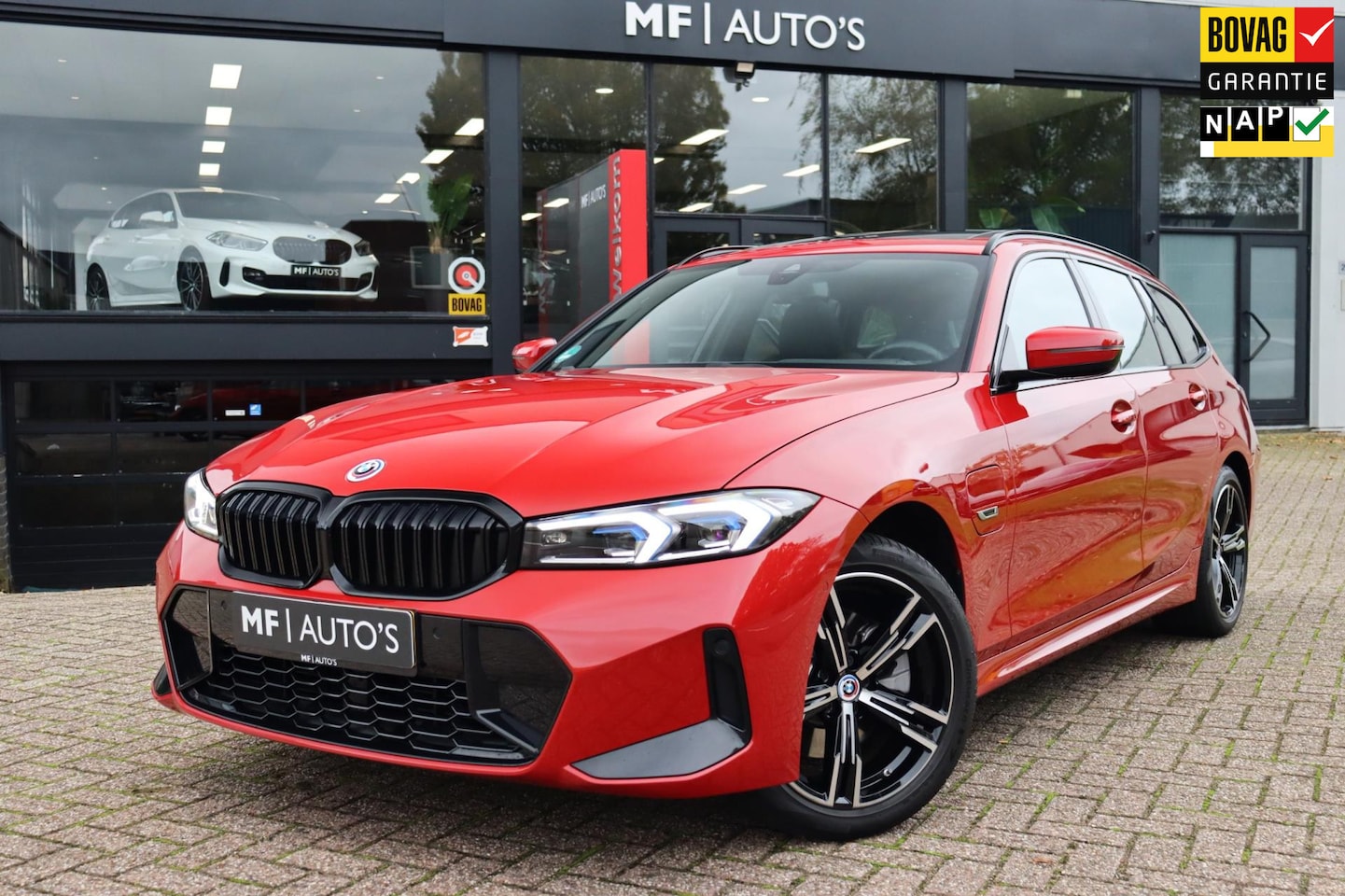 BMW 3-serie Touring - 330e xDrive M-Sport|Pano|HUD|Memory|Keyless|Laser - AutoWereld.nl