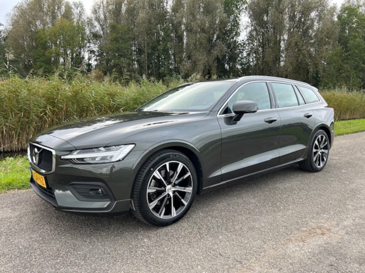 Volvo V60 - B3 163pk Geartronic Mild Hybrid Business Pro | Navigatie | Apple carplay / Android auto | - AutoWereld.nl