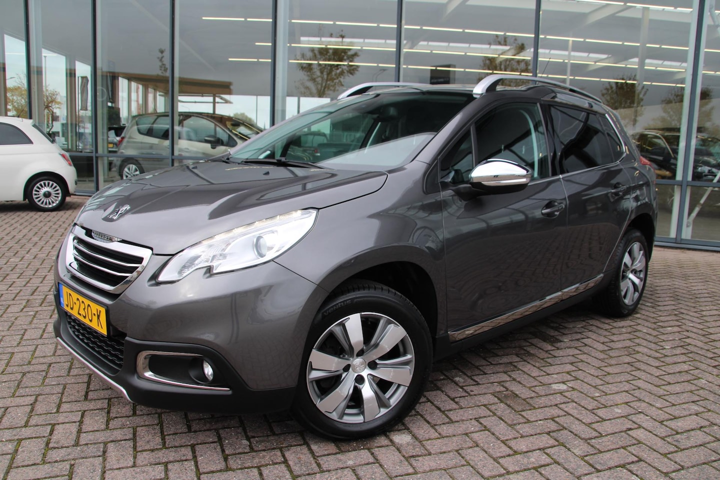 Peugeot 2008 - 1.2 PureTech 110pk Allure Pack Premium Plus Navi Panoramadak - AutoWereld.nl