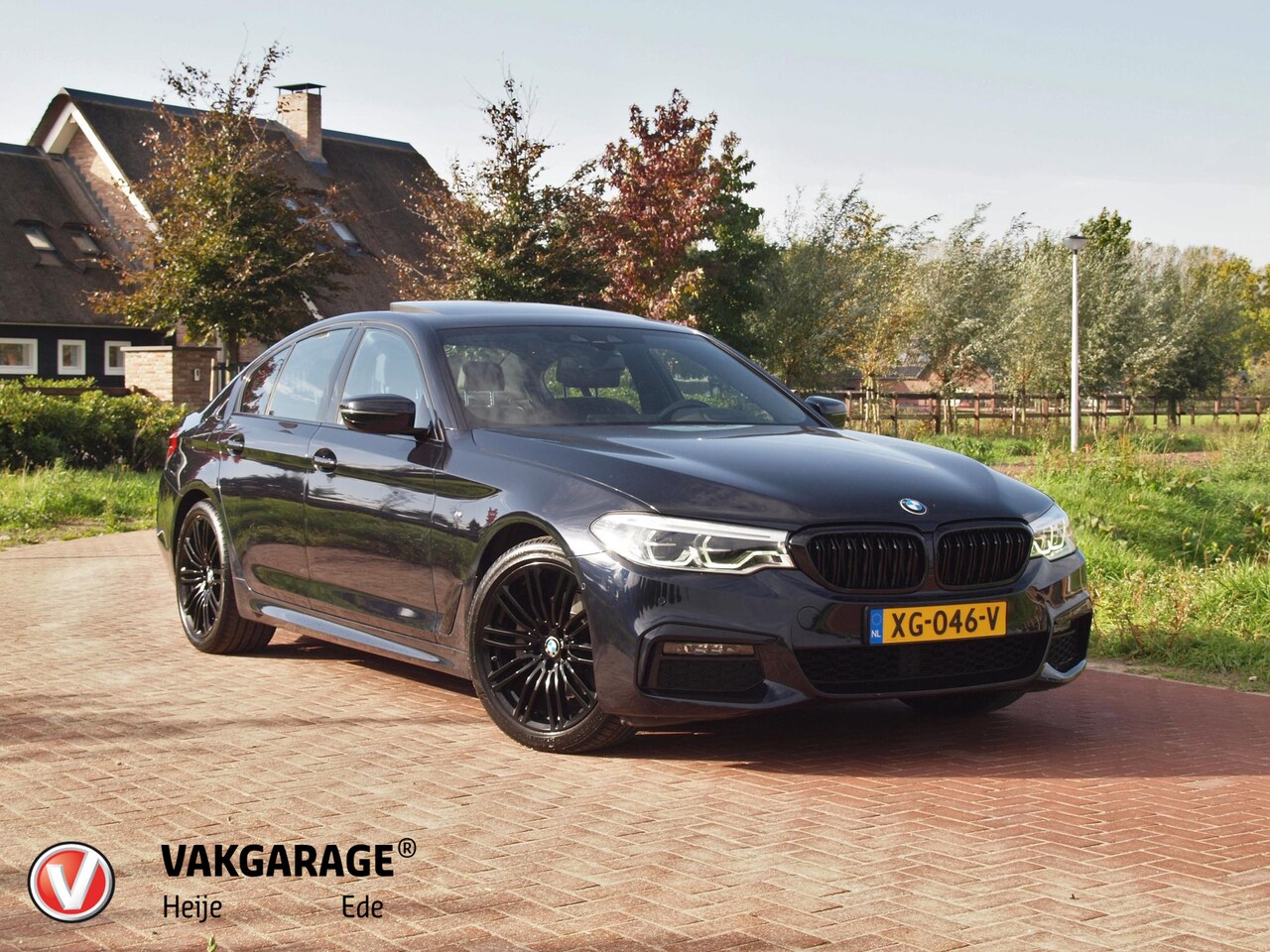 BMW 5-serie - 520i High Executive | M-Pakket | Schuifdak | Camera | Dealer Onderhouden | - AutoWereld.nl