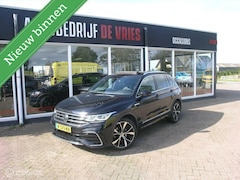 Volkswagen Tiguan - 1.5 TSI R-Line + Pano/20Inch/New-Model/IQ