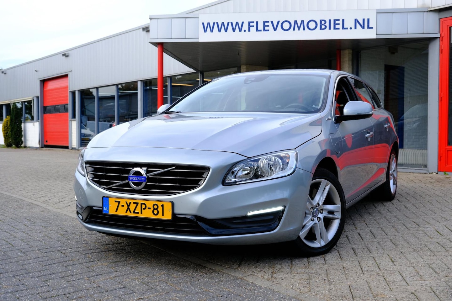 Volvo V60 - 2.4 D6 AWD Plug-In Hybrid Summum Aut. Navi|Leder|Clima|Stoelverw - AutoWereld.nl