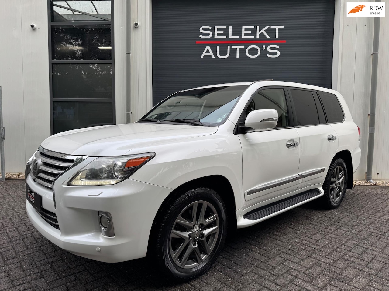 Lexus LX - 570 5.7 V8 389 PK Ex BPM Schuifdak/Luchtvering/8 Persoons/Camera/Leder/Navi/Bluetooth/Crui - AutoWereld.nl