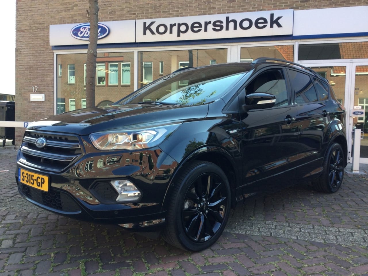 Ford Kuga - 1.5 EcoB. 150 pk ST Line - AutoWereld.nl