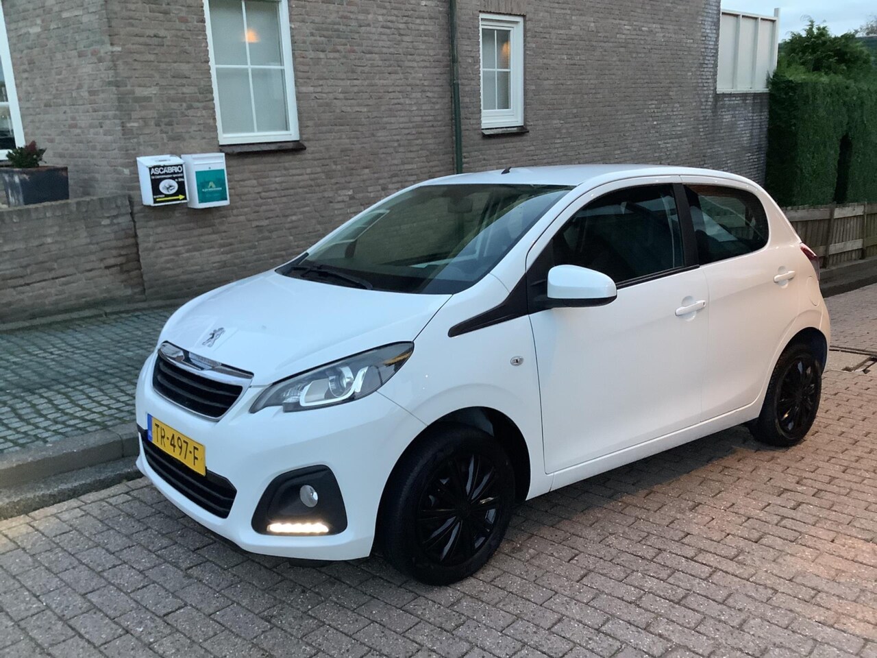 Peugeot 108 - 1.0 e-VTi Active 1.0 e-VTi Active - AutoWereld.nl