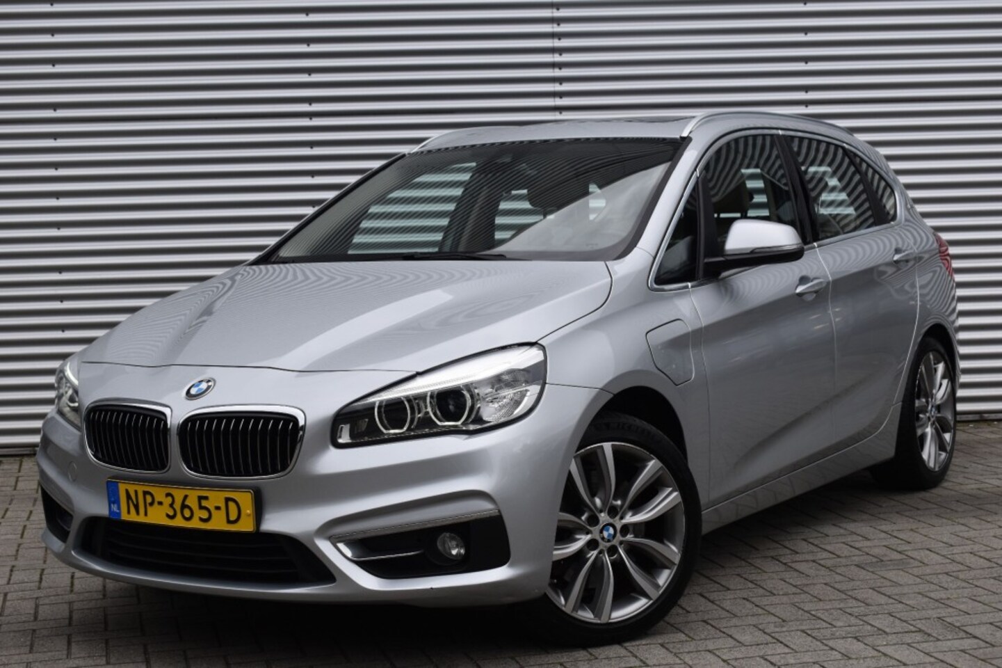 BMW 2-Serie - 225XE PHEV LUXURY / LEDER / HUD / P.DAK / SPORTSTOELEN / P.CAMER - AutoWereld.nl