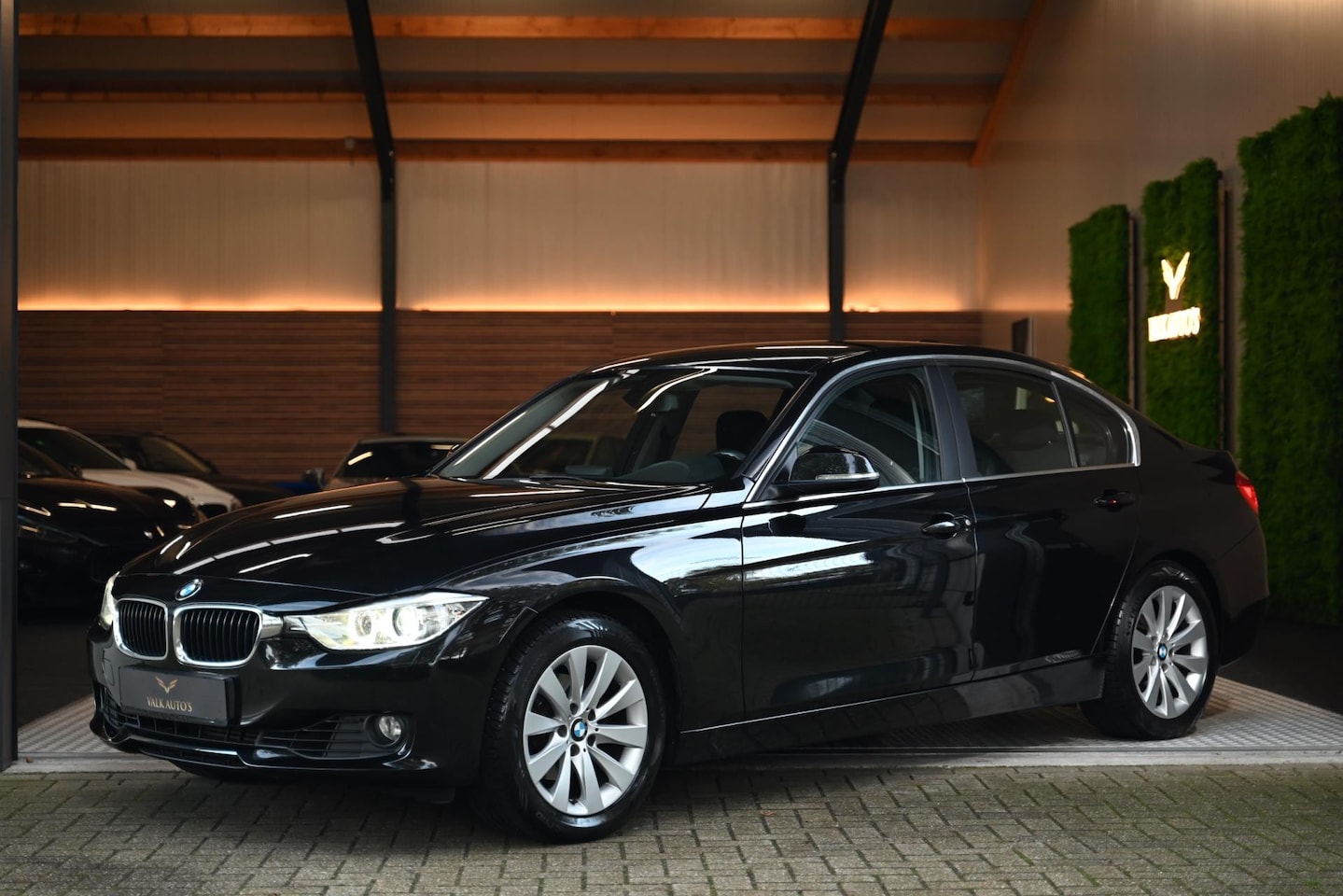 BMW 3-serie - 320i High Executive - Motor 54dkm - Xenon - Navigatie Professional - Parkeersensoren - Cru - AutoWereld.nl