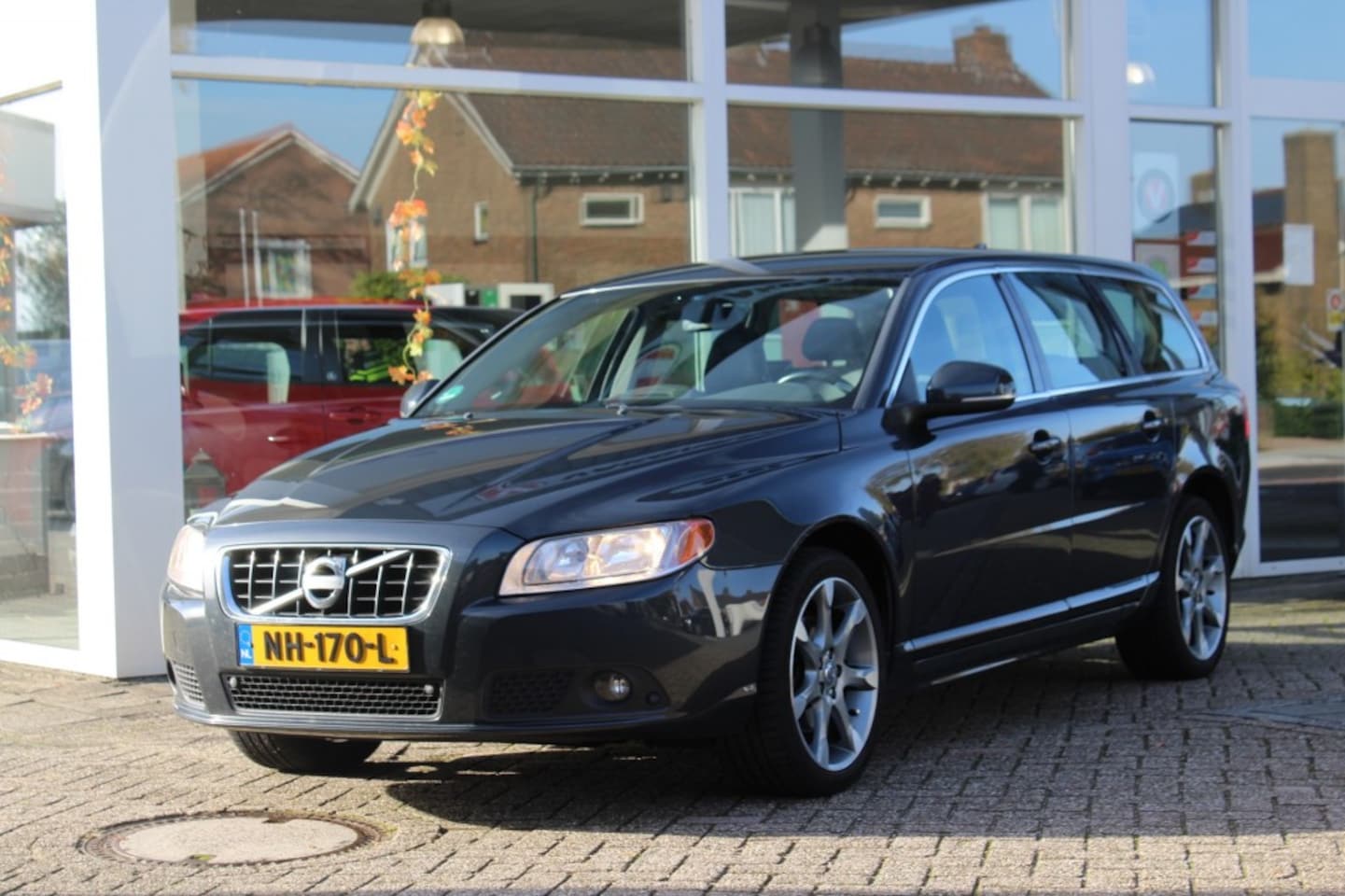 Volvo V70 - 1.6 T4 Momentum 1.6 T4 MOMENTUM - AutoWereld.nl