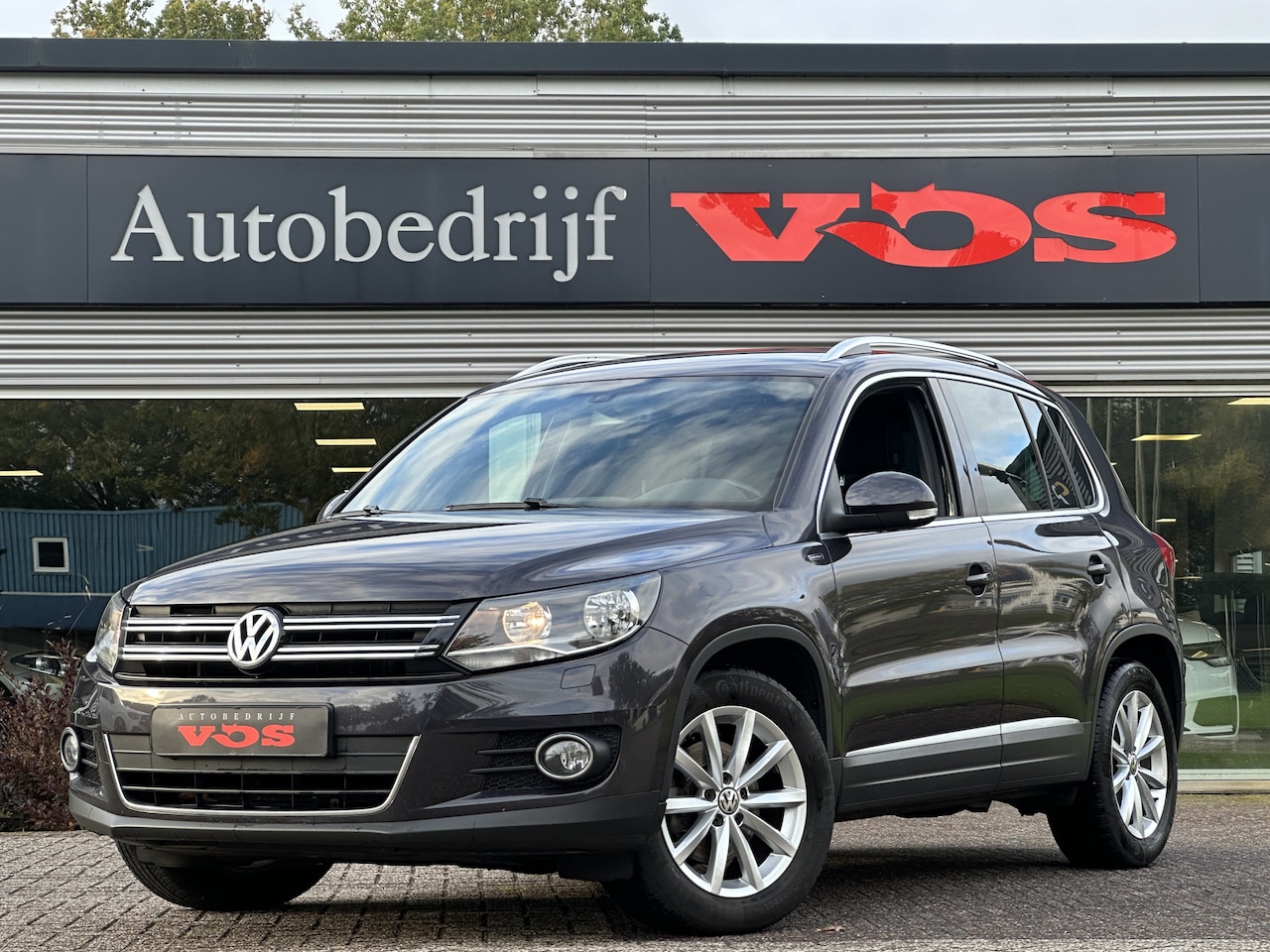 Volkswagen Tiguan - 1.4 TSI Lounge | Navi | Camera | Trekhaak | Telefoon - AutoWereld.nl